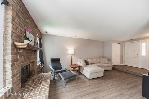 444 Pacific Ct, Wheeling, IL 60090 photo 2
