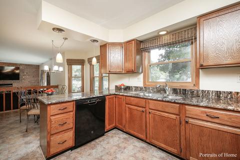337 Bryan Dr, Cary, IL 60013 photo 5