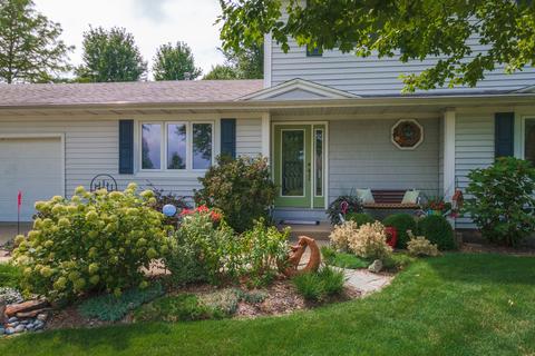 8808 Heatherdowns Rd, Bloomington, IL 61705 photo 2