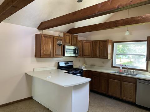 103 E Lee St, Carlock, IL 61725 photo 4