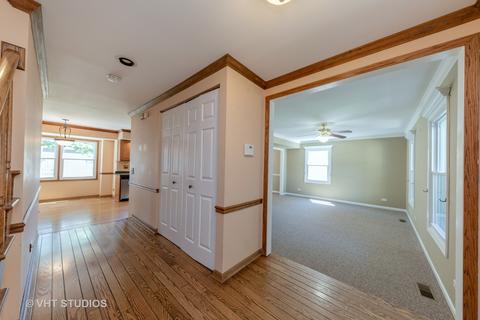953 Shady Tree Ln, Wheeling, IL 60090 photo 2