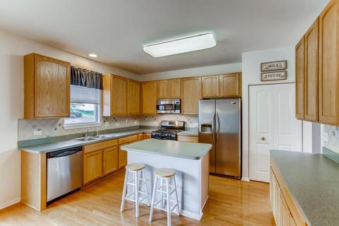 1350 Bison Ln, Hoffman Estates, IL 60192 photo 9