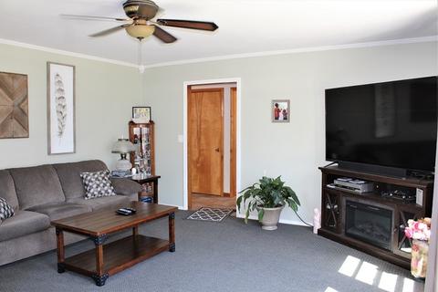 516 Barden St, Morrison, IL 61270 photo 4