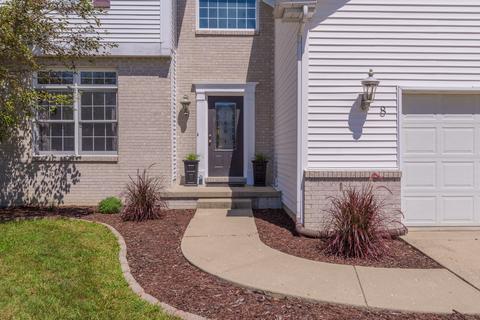 8 Lexis Ct, Bloomington, IL 61704 photo 2