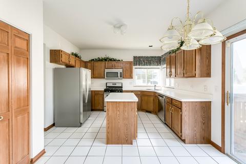 421 Cardinal Dr, Bartlett, IL 60103 photo 2