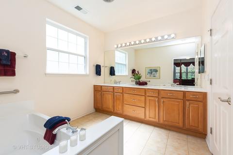 2533 Edgewater Dr, Elgin, IL 60124 photo 14
