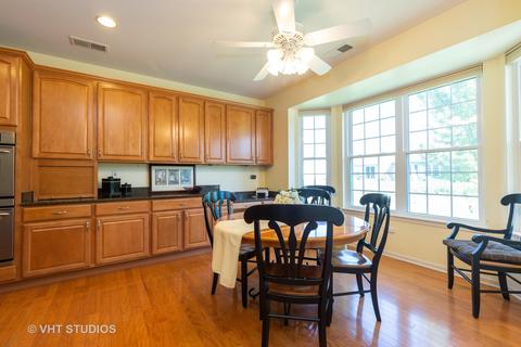 2533 Edgewater Dr, Elgin, IL 60124 photo 11