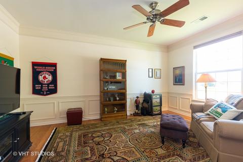2533 Edgewater Dr, Elgin, IL 60124 photo 4