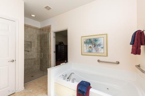 2533 Edgewater Dr, Elgin, IL 60124 photo 15