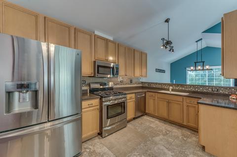 2460 Daybreak Ct, Elgin, IL 60123 photo 10