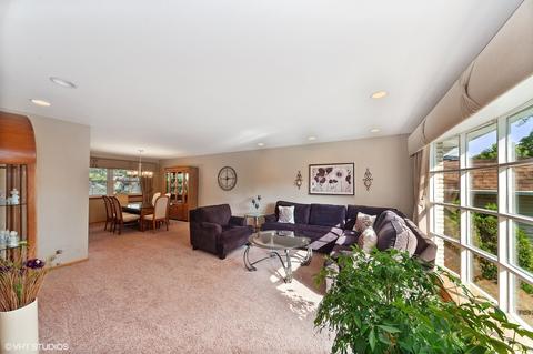 108 Coral Ln, Wheeling, IL 60090 photo 2