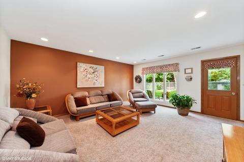 108 Coral Ln, Wheeling, IL 60090 photo 8