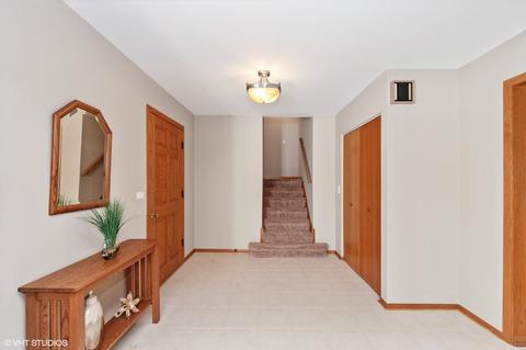 108 Coral Ln, Wheeling, IL 60090 photo 3