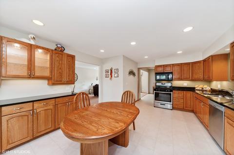 108 Coral Ln, Wheeling, IL 60090 photo 6