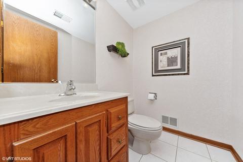 108 Coral Ln, Wheeling, IL 60090 photo 9