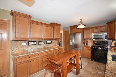 229 Shawnee Cir, Bartlett, IL 60103 photo 17