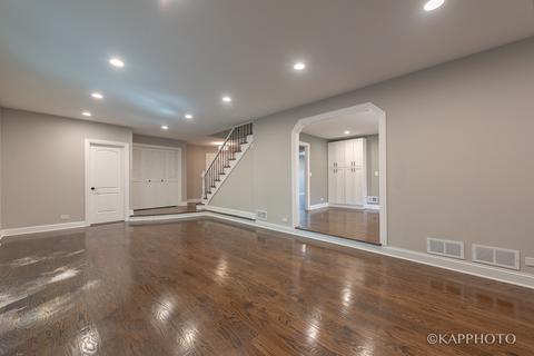 911 Manor Dr, Wilmette, IL 60091 photo 2