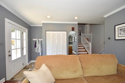 310 E Walnut St, Roselle, IL 60172 photo 3