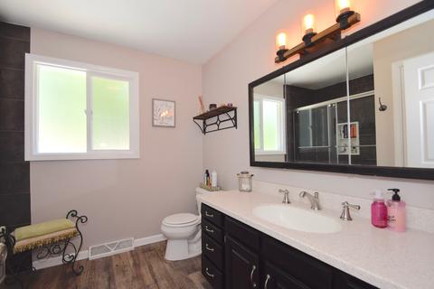310 E Walnut St, Roselle, IL 60172 photo 10