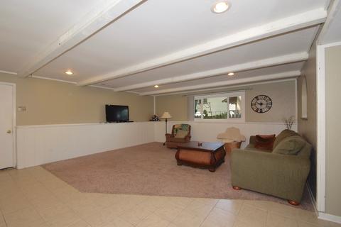 310 E Walnut St, Roselle, IL 60172 photo 17