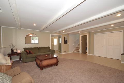 310 E Walnut St, Roselle, IL 60172 photo 15