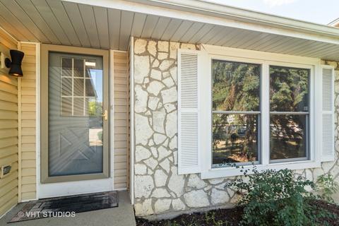 1569 Brookside Dr, Hoffman Estates, IL 60169 photo 2