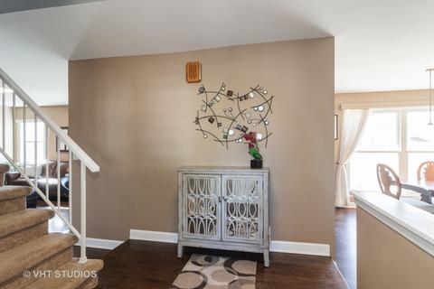 1569 Brookside Dr, Hoffman Estates, IL 60169 photo 3