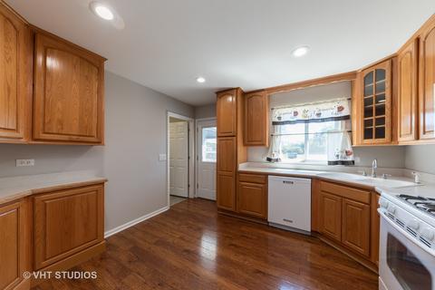 485 Newark Ln, Hoffman Estates, IL 60169 photo 3