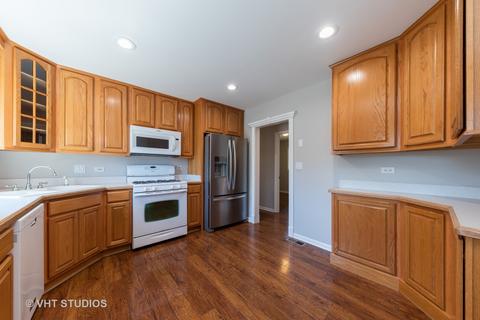 485 Newark Ln, Hoffman Estates, IL 60169 photo 4