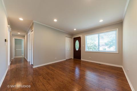 485 Newark Ln, Hoffman Estates, IL 60169 photo 2