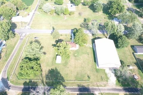 205 Bloomington St, Dewitt, IL 61735 photo 33