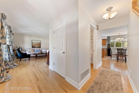 740 Schoenbeck Rd, Wheeling, IL 60090 photo 2