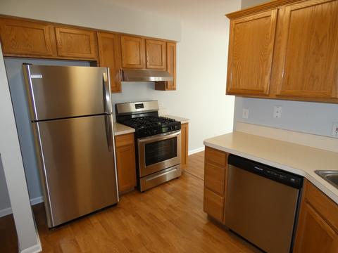 1093 E Danbury Dr, Cary, IL 60013 photo 2