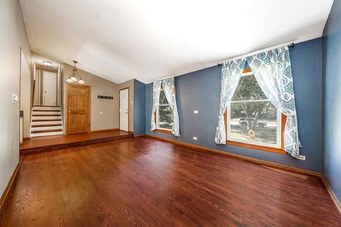 127 Cedarbrook Rd, Naperville, IL 60565 photo 2