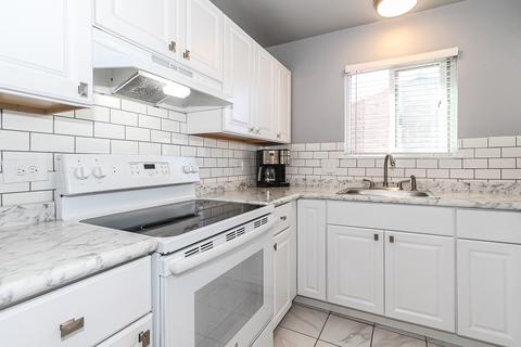 270 12th St #2C, Wheeling, IL 60090 photo 3
