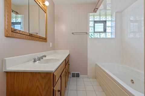 5826 W Elm Ave, Berkeley, IL 60163 photo 14