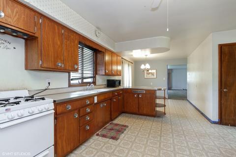 264 E 3rd St, Herscher, IL 60941 photo 3
