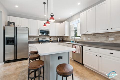 565 Barnes Rd, Aurora, IL 60506 photo 10