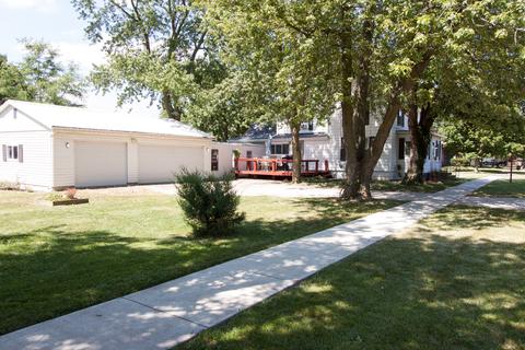 300 Pickett St, Chenoa, IL 61726 photo 2