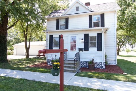 300 Pickett St, Chenoa, IL 61726 photo 1