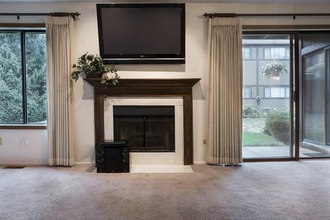 2 Creekside Cir #A, Elgin, IL 60123 photo 5
