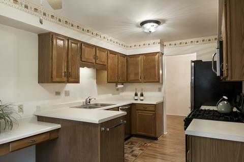 2 Creekside Cir #A, Elgin, IL 60123 photo 9