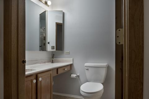 2 Creekside Cir #A, Elgin, IL 60123 photo 14