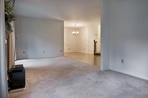 2 Creekside Cir #A, Elgin, IL 60123 photo 3