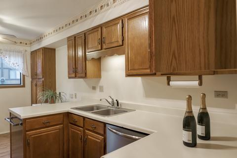 2 Creekside Cir #A, Elgin, IL 60123 photo 10