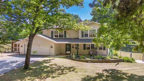305 E Rockvale Dr, Byron, IL 61010 photo 1