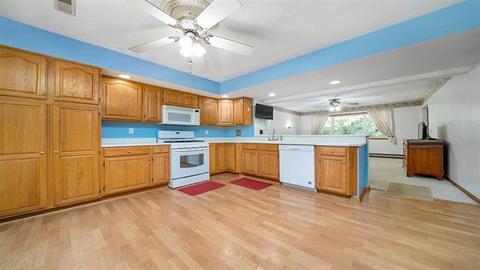 305 E Rockvale Dr, Byron, IL 61010 photo 3