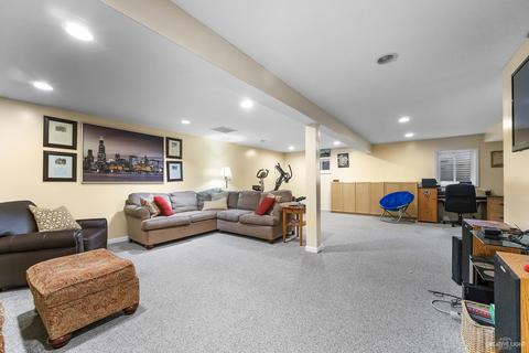 2076 Gladstone Dr, Wheaton, IL 60189 photo 18