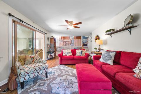2076 Gladstone Dr, Wheaton, IL 60189 photo 10