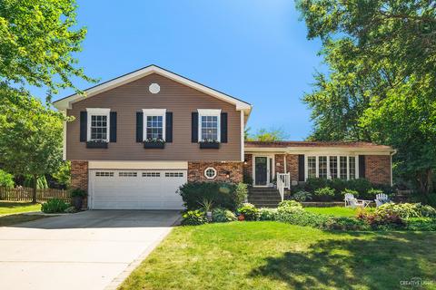 2076 Gladstone Dr, Wheaton, IL 60189 photo 1